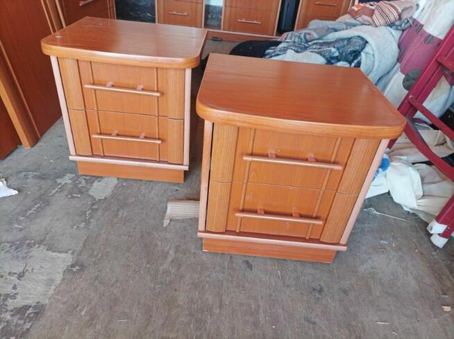 Sprzedam stolik- szklany widoczny na fotce + 2 pufki -280zl