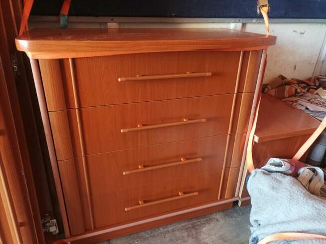 Sprzedam stolik- szklany widoczny na fotce + 2 pufki -280zl