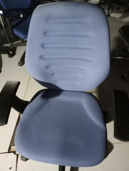 Fotel biurowy obrotowy niebieski fotele biurowe do biur