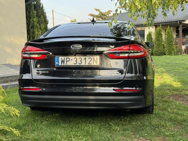 Ford Fusion 2019, hybryda, auto idealne