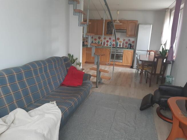 DOM ZE STAJNIĄ, NA DUŻEJ DZIAŁCE ZAGRODOWEJ