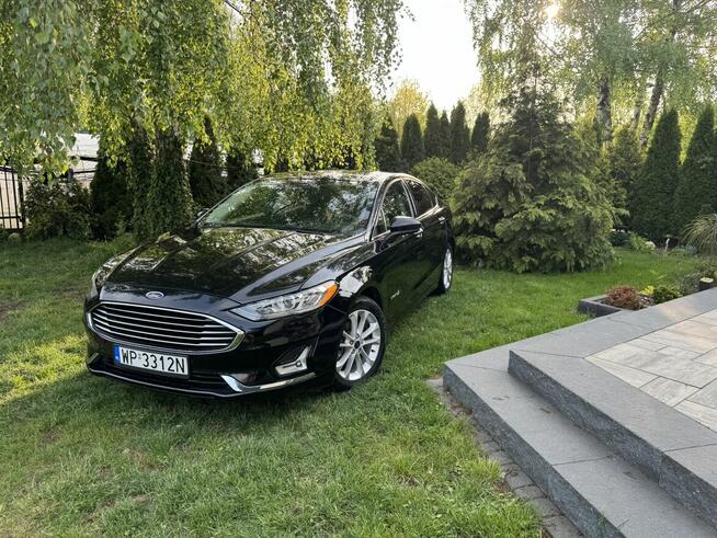 Ford Fusion 2019, hybryda, auto idealne