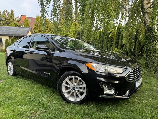 Ford Fusion 2019, hybryda, auto idealne