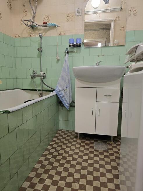 2 pokoje z balkonem w bloku w Grodźcu