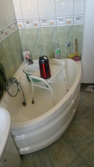 Sprzedam narożną wannę akrylową praktycznie nie używaną