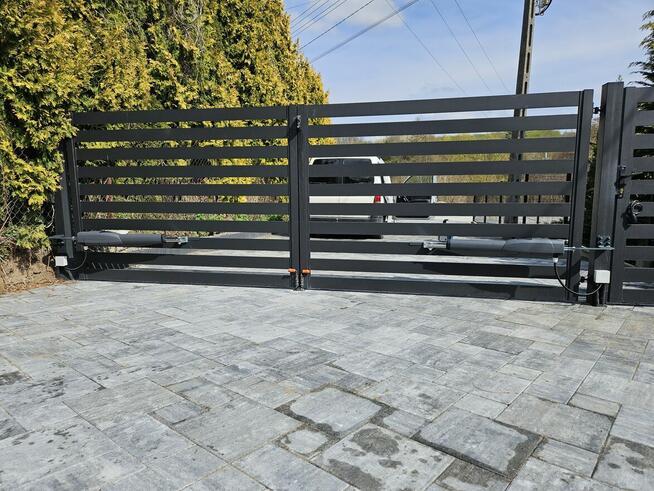 Montaz siłowników napędów do bram wjazdowych Nice came Bft