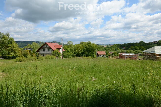 Widokowa działka budowlana przy lesie