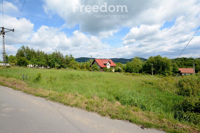 Widokowa działka budowlana przy lesie