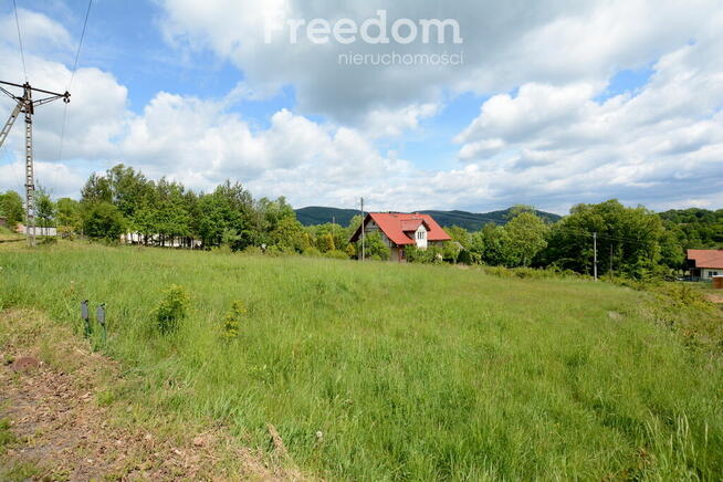 Widokowa działka budowlana przy lesie