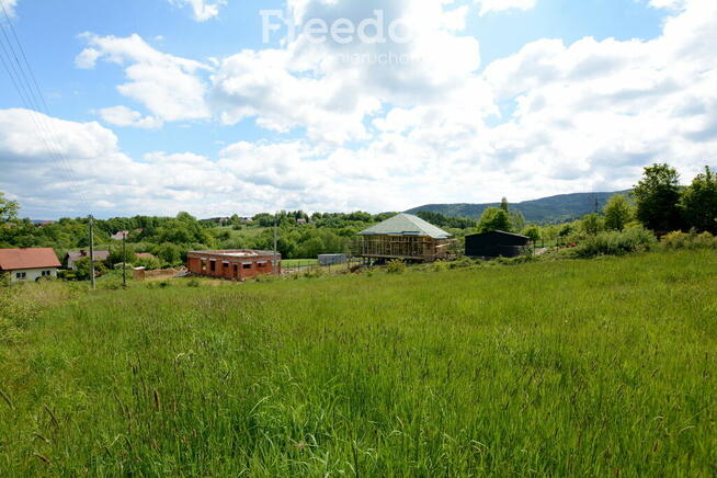 Widokowa działka budowlana przy lesie