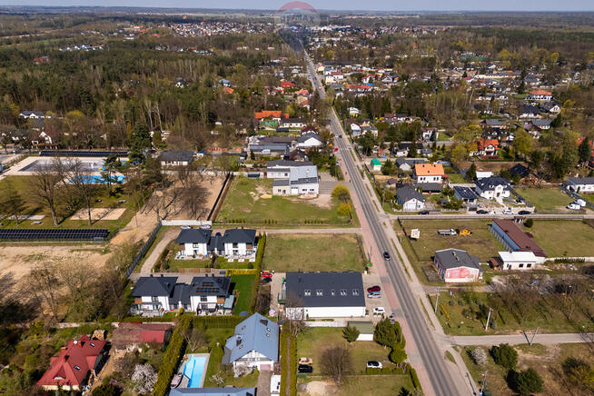 w stanie deweloperskim, parking i mały ogródek