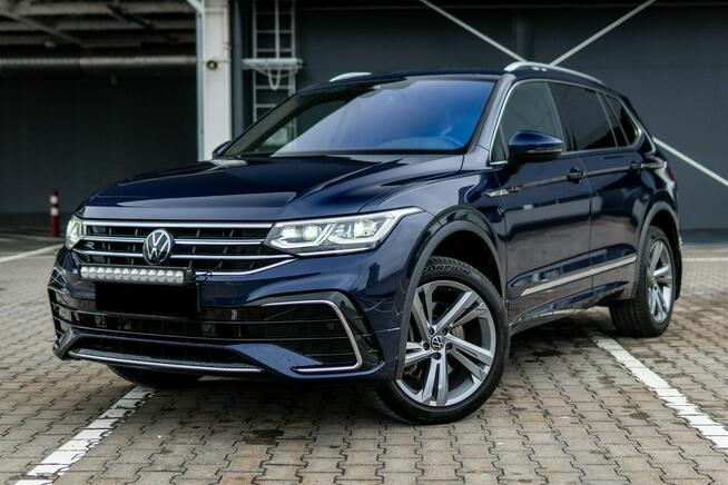 Volkswagen Tiguan Allspace R-line / Full asystenci / Webasto / Hak / 7 miejsc / IQ Lights