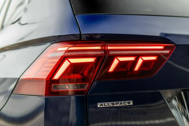 Volkswagen Tiguan Allspace R-line / Full asystenci / Webasto / Hak / 7 miejsc / IQ Lights