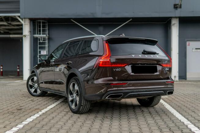 Volvo V60 Cross Country B4 AWD / Harman Kardon / Skóry / VAT 23% / Hak / BLISS / ASO