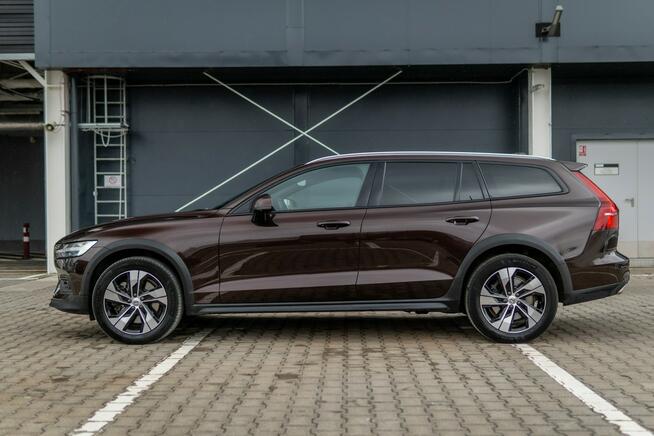 Volvo V60 Cross Country B4 AWD / Harman Kardon / Skóry / VAT 23% / Hak / BLISS / ASO