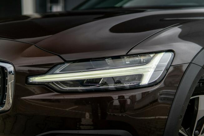 Volvo V60 Cross Country B4 AWD / Harman Kardon / Skóry / VAT 23% / Hak / BLISS / ASO