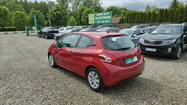 Peugeot 208 navi, PDC