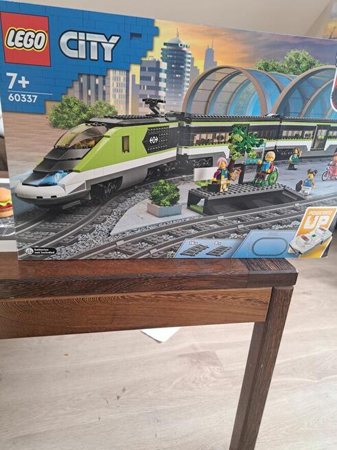 Sprzedam nowe klocki lego city-pociag