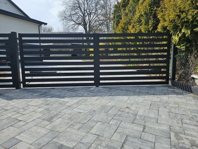 Montaz siłowników napędów do bram wjazdowych Nice came Bft