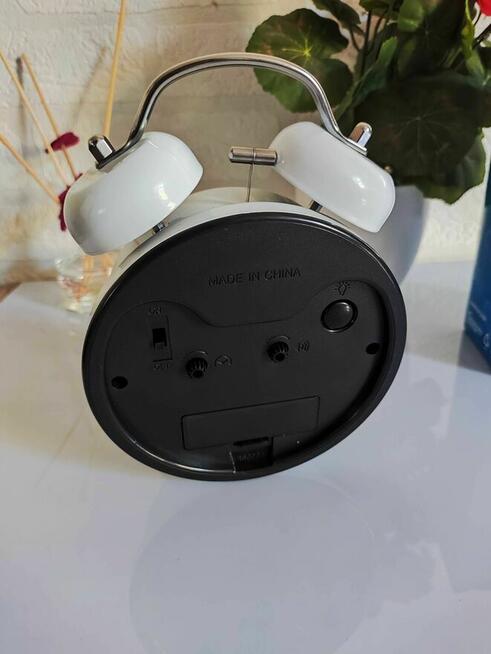 Zegar Biały Budzik Zegarek Retro podświetlany analogowy