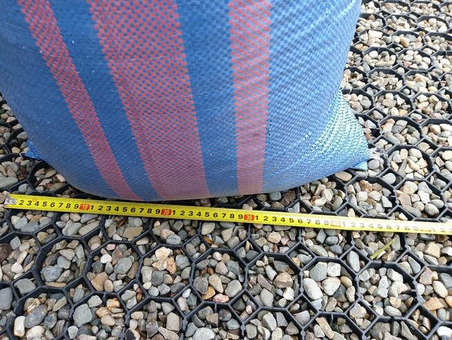 zrębka sosnowa drewno mielone podsypka kompost