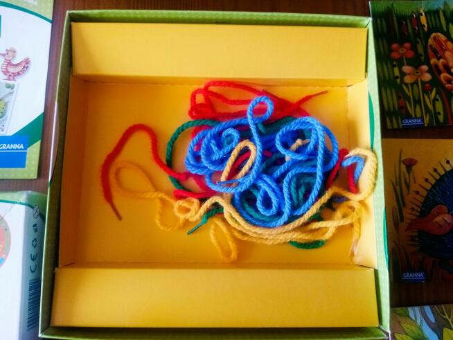 GRANNA sznurki i dziurki , wyszywanki bez igły