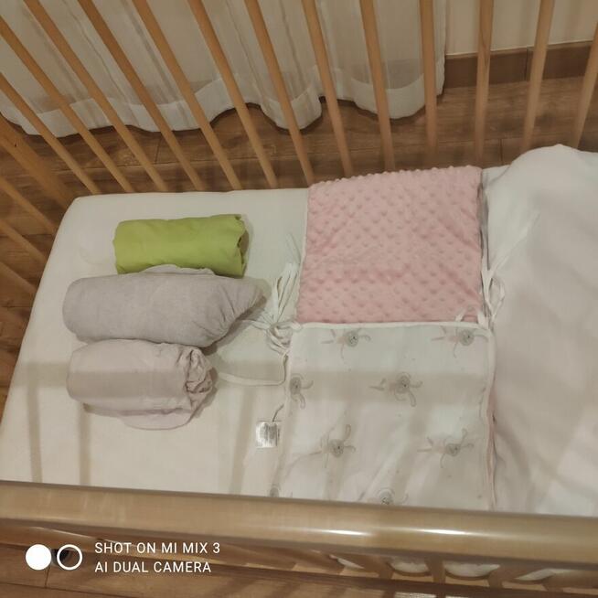 Tanio. Sprzedam łóżeczko dziecięce z drewnianymi szczebelkam