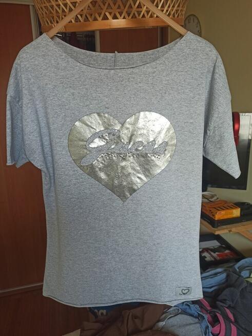 Szary podkoszulek z sercem