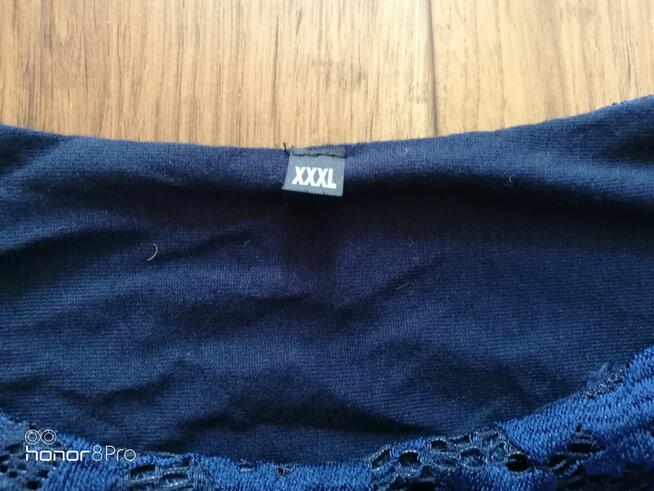 Sukienka wieczorowa granatowa z koronki