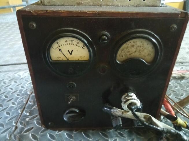 Prostownik samochodowy 6 i 12 v bardzo mocny sprawny polecam