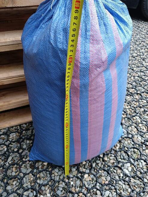 zrębka sosnowa drewno mielone podsypka kompost