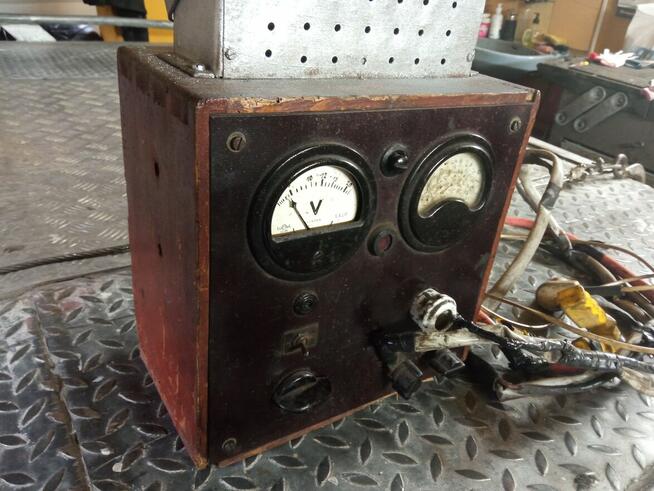 Prostownik samochodowy 6 i 12 v bardzo mocny sprawny polecam