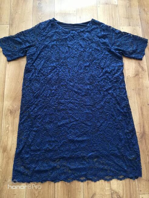 Sukienka wieczorowa granatowa z koronki