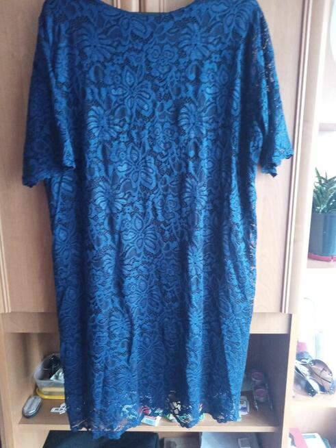 Sukienka wieczorowa granatowa z koronki