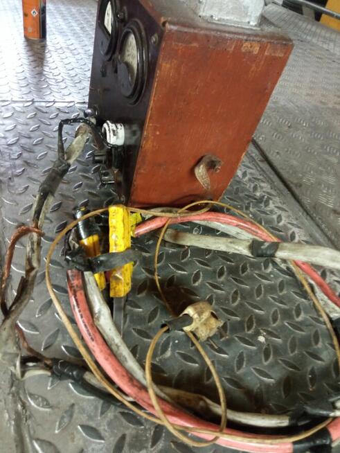 Prostownik samochodowy 6 i 12 v bardzo mocny sprawny polecam