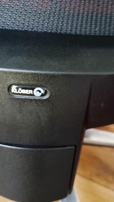 Fotel biurowy Klöber czarny fotel ergonomiczny obrotowy