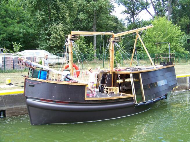 Sprzedam jacht motorowy, łódź, galeon