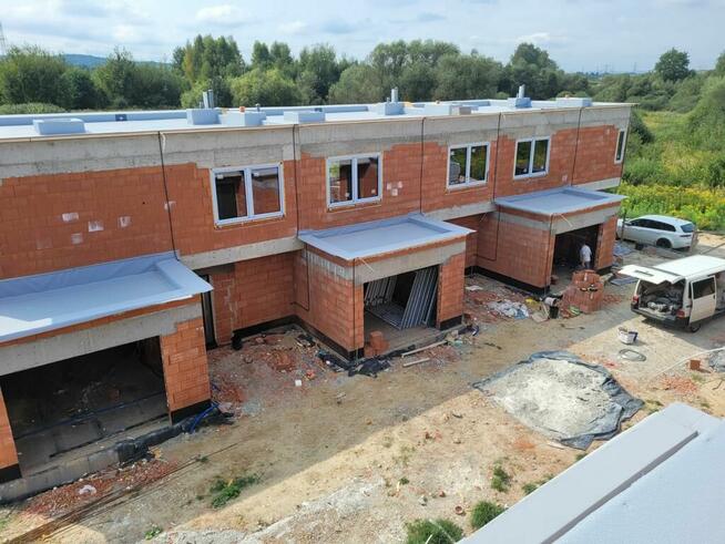 Stany Surowe ,Generalny wykonawca