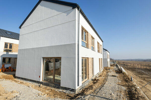 Stany Surowe ,Generalny wykonawca