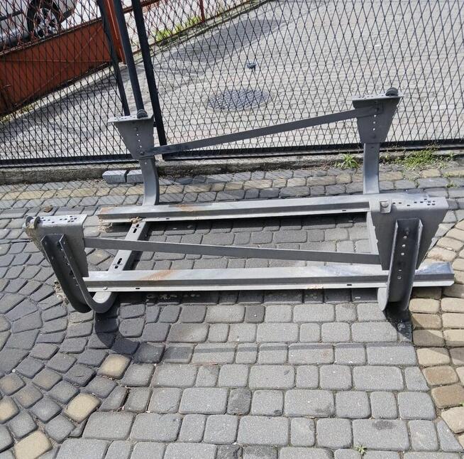 Kosz na dwa kola zapasowe naczepy Schmitz