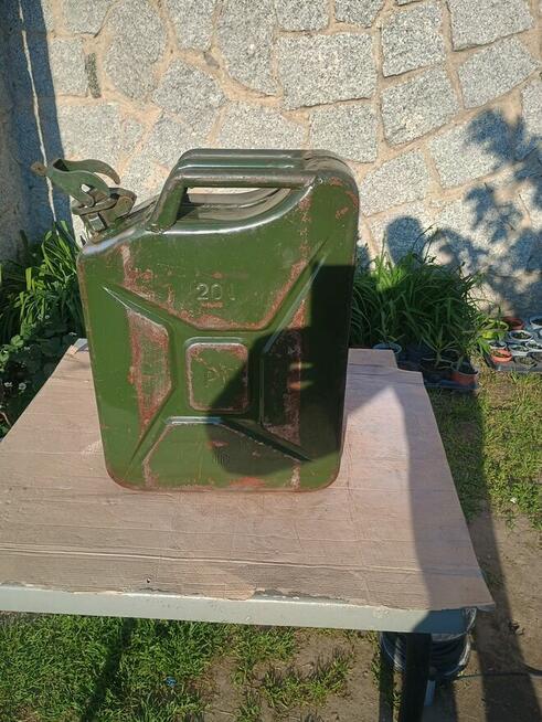 Odrestaurowane kanistry