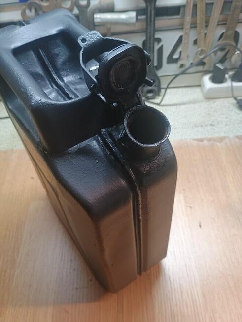 Odrestaurowane kanistry