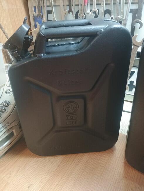 Odrestaurowane kanistry