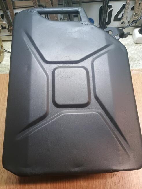 Odrestaurowane kanistry