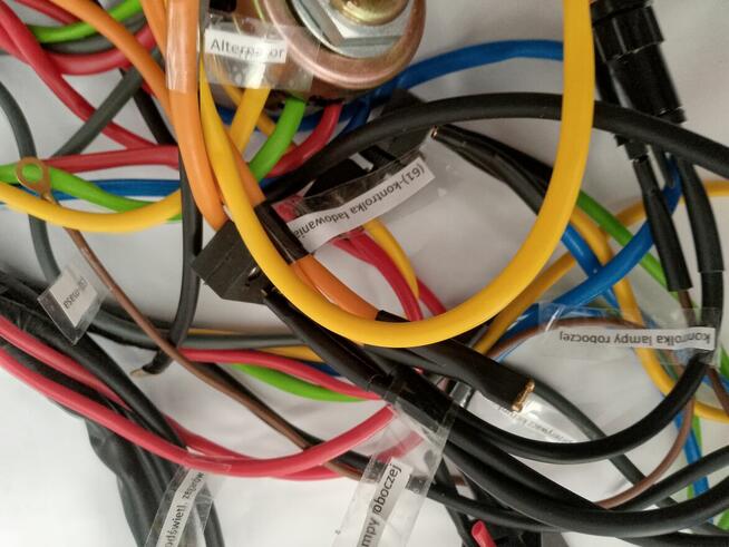 Instalacje elektryczne do ciągników kombajnów koparek