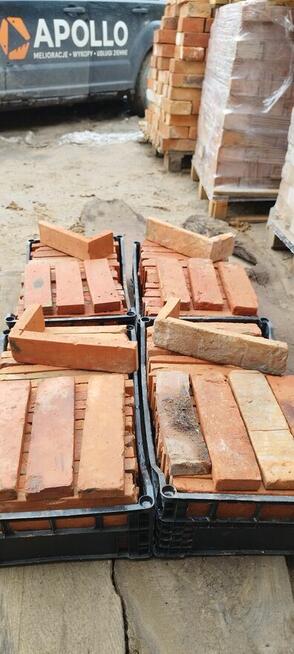 Układanie płytek z cegły rozbiórkowej – tarasy, ściany, dek