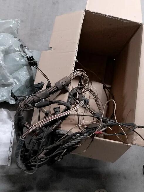 Instalacje elektryczne do ciągników kombajnów koparek