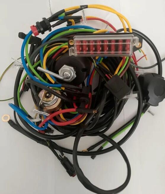 Instalacje elektryczne do ciągników kombajnów koparek