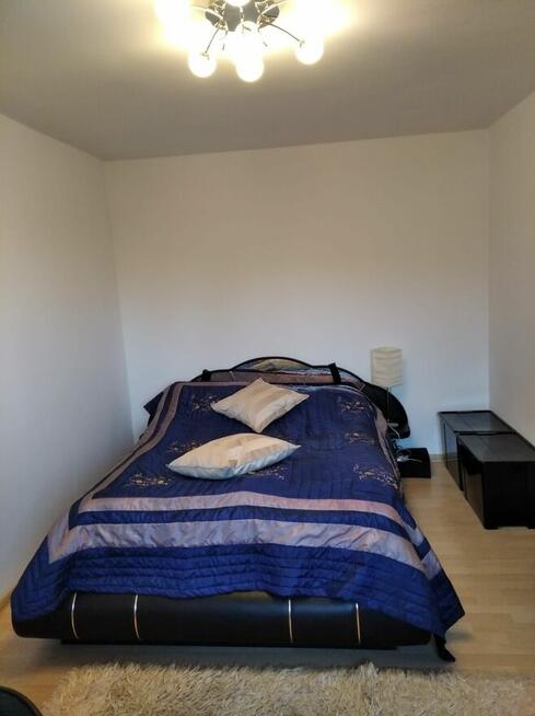 Sprzed. bezp. 3 pok. na 1 p. w budynku 1/1