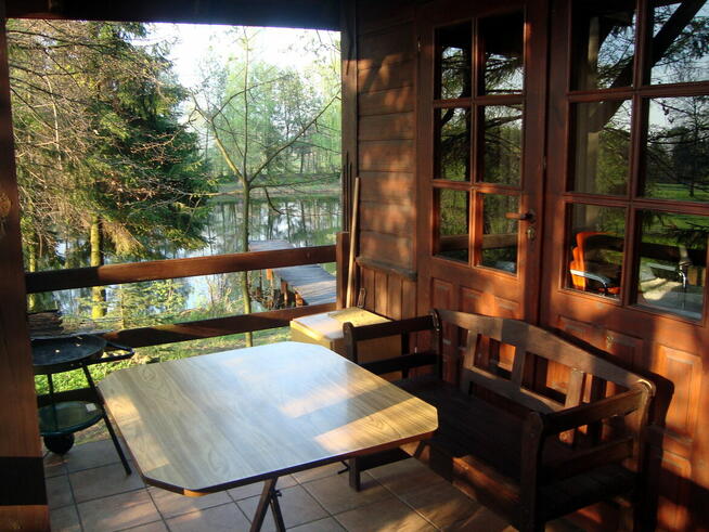 Duży dom na zalesionym terenie ze stawem i dostępem do rzeki